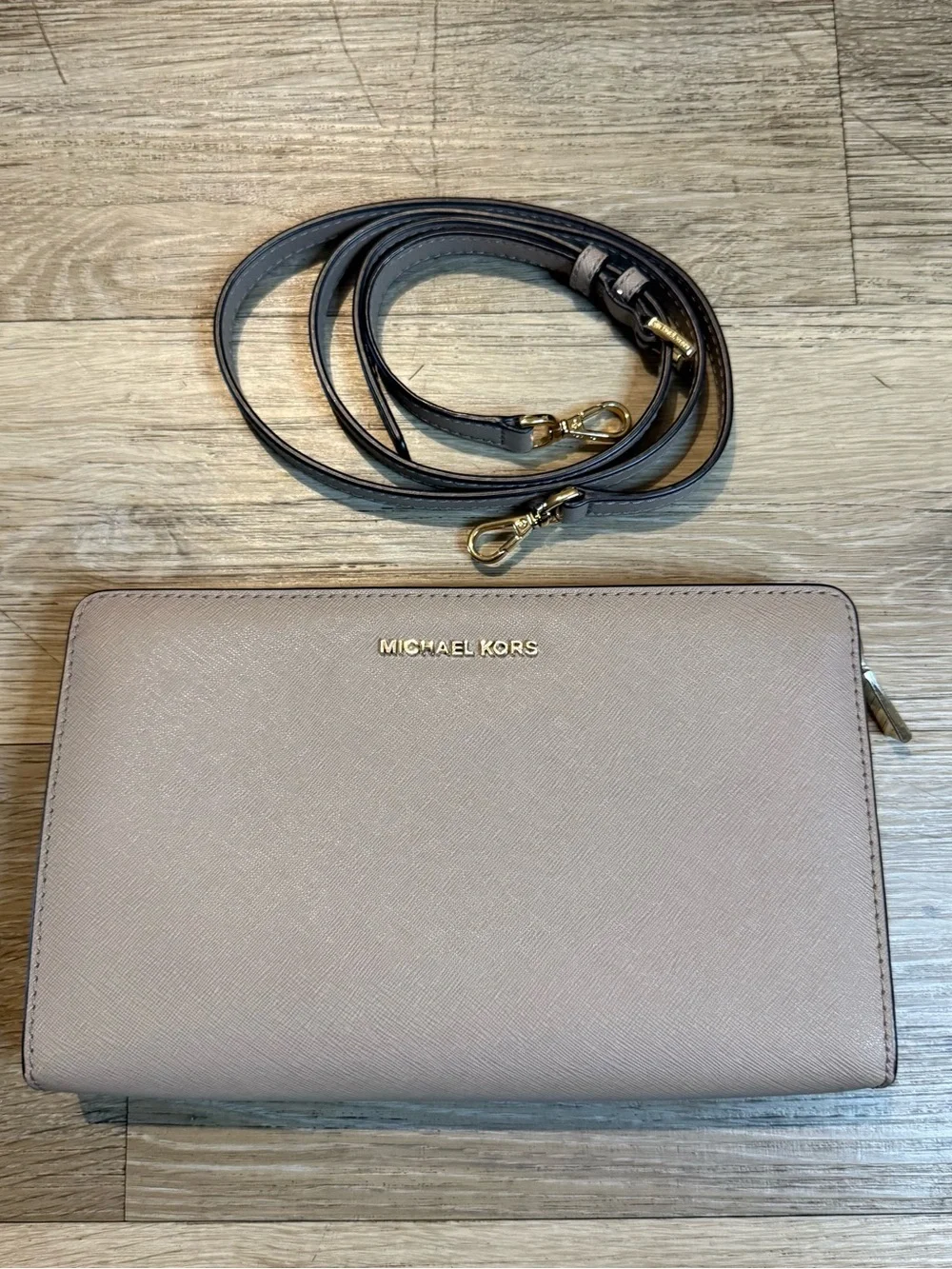 MICHAEL KORS Crossbody Wallet - Blush Taupe